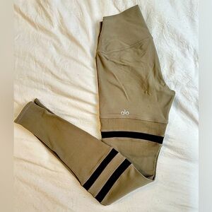 Alo Yoga leggings! Olive Green w/ black details. XS